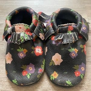 Freshly Picked Floral Moccasins Size 6